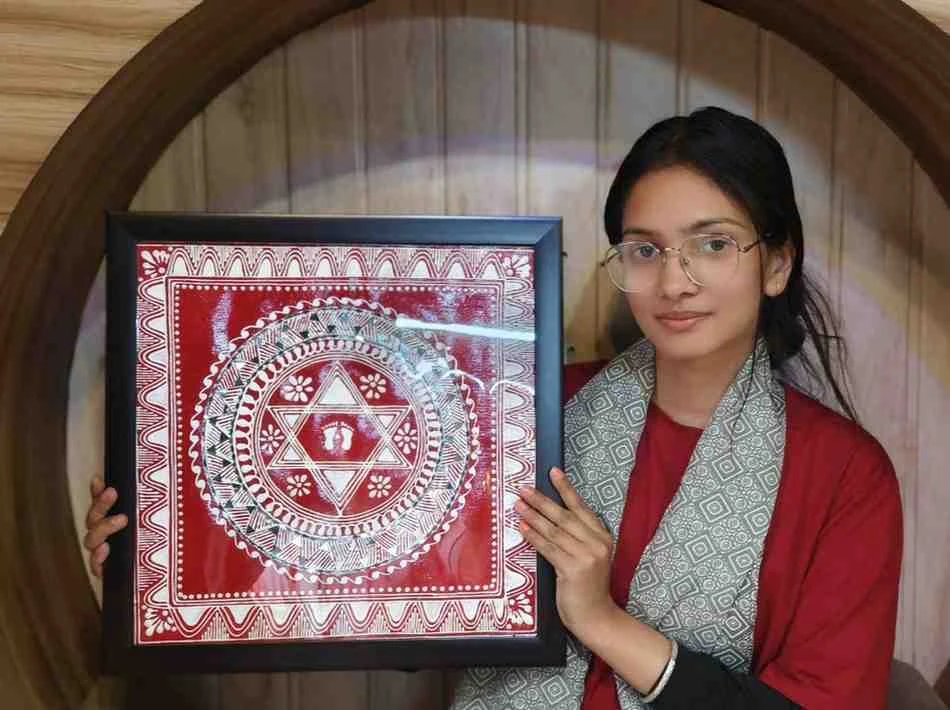 चम्पावत ज़िले की ऐपन गर्ल लक्षिता जोशी दे रही हैं लोक कला को नयी पहचान।।
