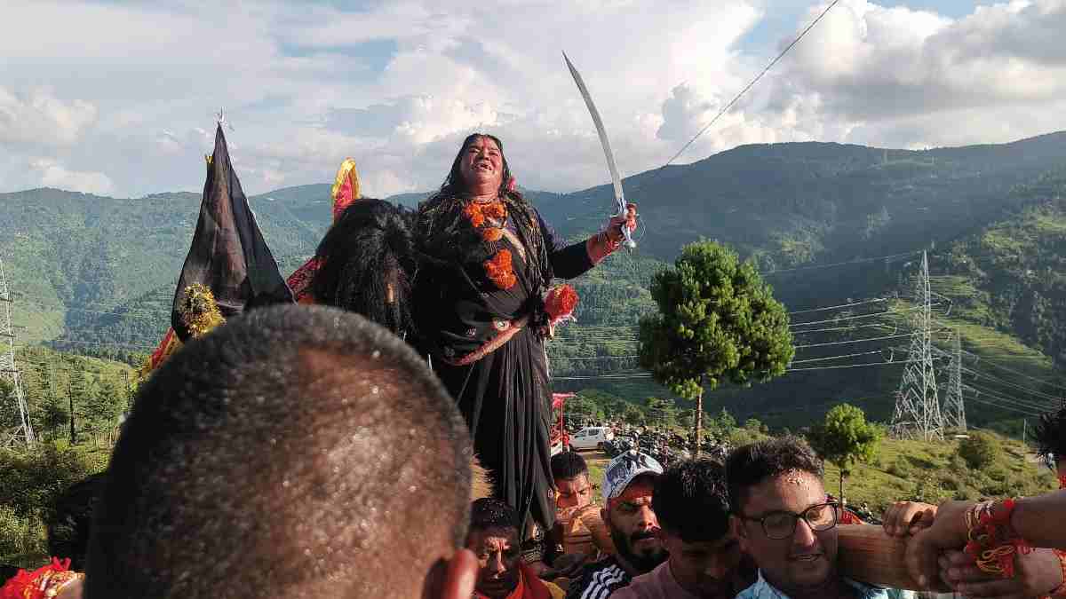 लोहाघाट:भव्य देवी रथ यात्रा के साथ चामी के आषाढी महोत्सव का समापन।हजारों भक्तों ने लिया मां का आशीर्वाद। 