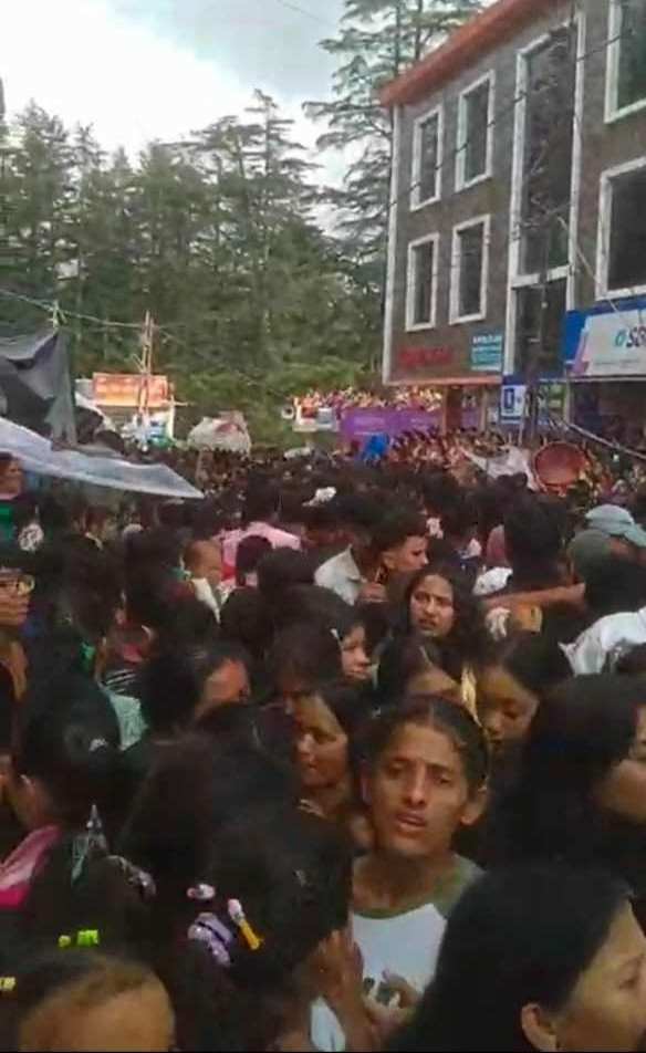 लोहाघाट:जन्माष्टमी के मेले पर भारी भीड़ अव्यवस्थाओं व बारिश के बीच हुआ मेला। मेला ग्राउंड की खली कमी।