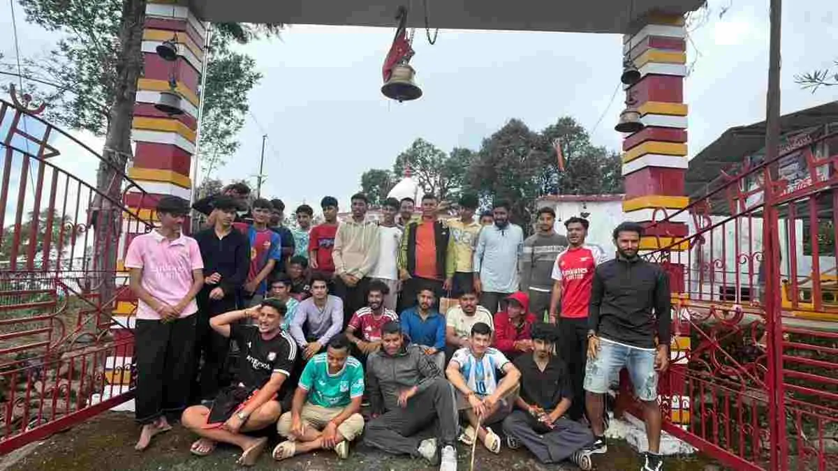 लोहाघाट:झूमाधुरी नंदाष्टमी मेले को लेकर युवाओं ने संभाली कमान, मंदिर में चलाया स्वच्छता अभियान
