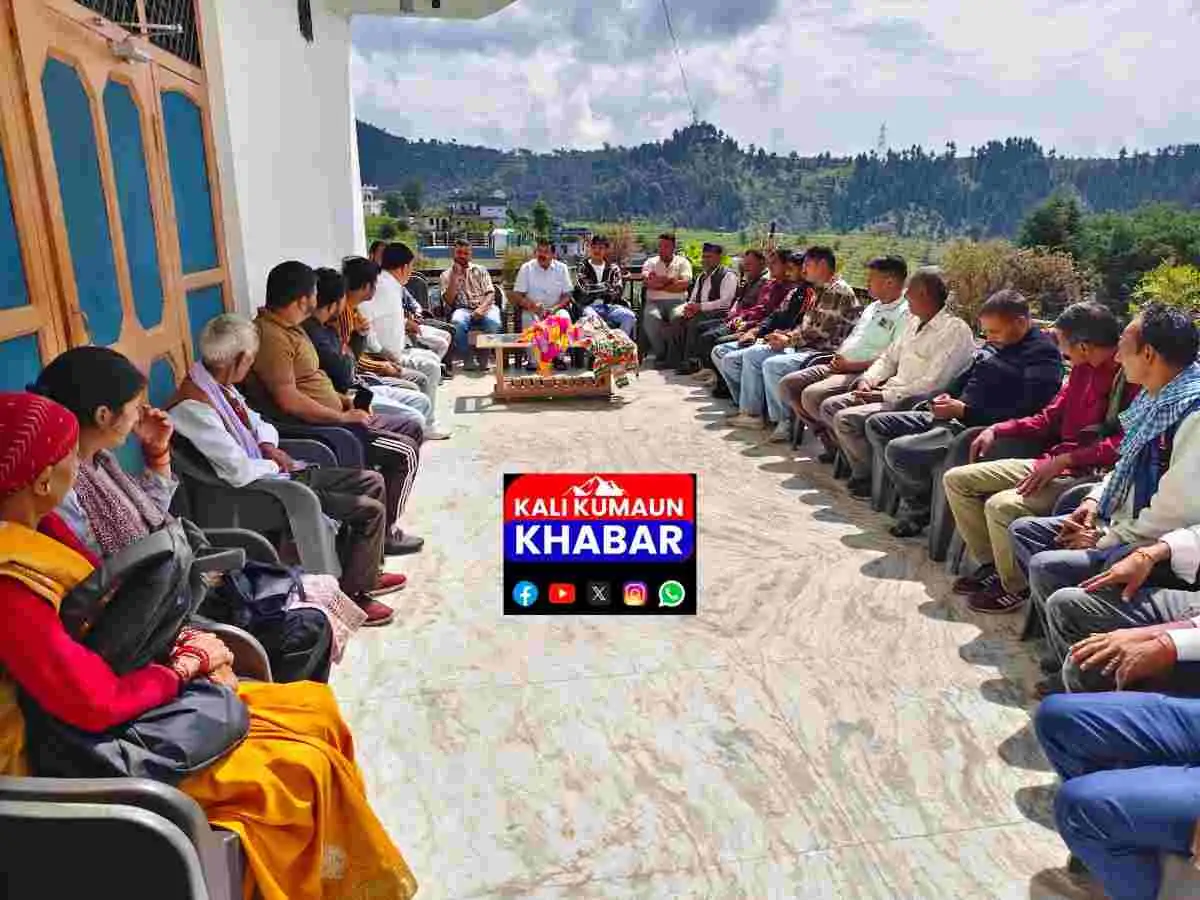 लोहाघाट:भाजपा में शामिल ग्राम प्रधान फिर वापस लौटे कांग्रेस में दर्जनों लोगों ने ली कांग्रेस की सदस्यता।