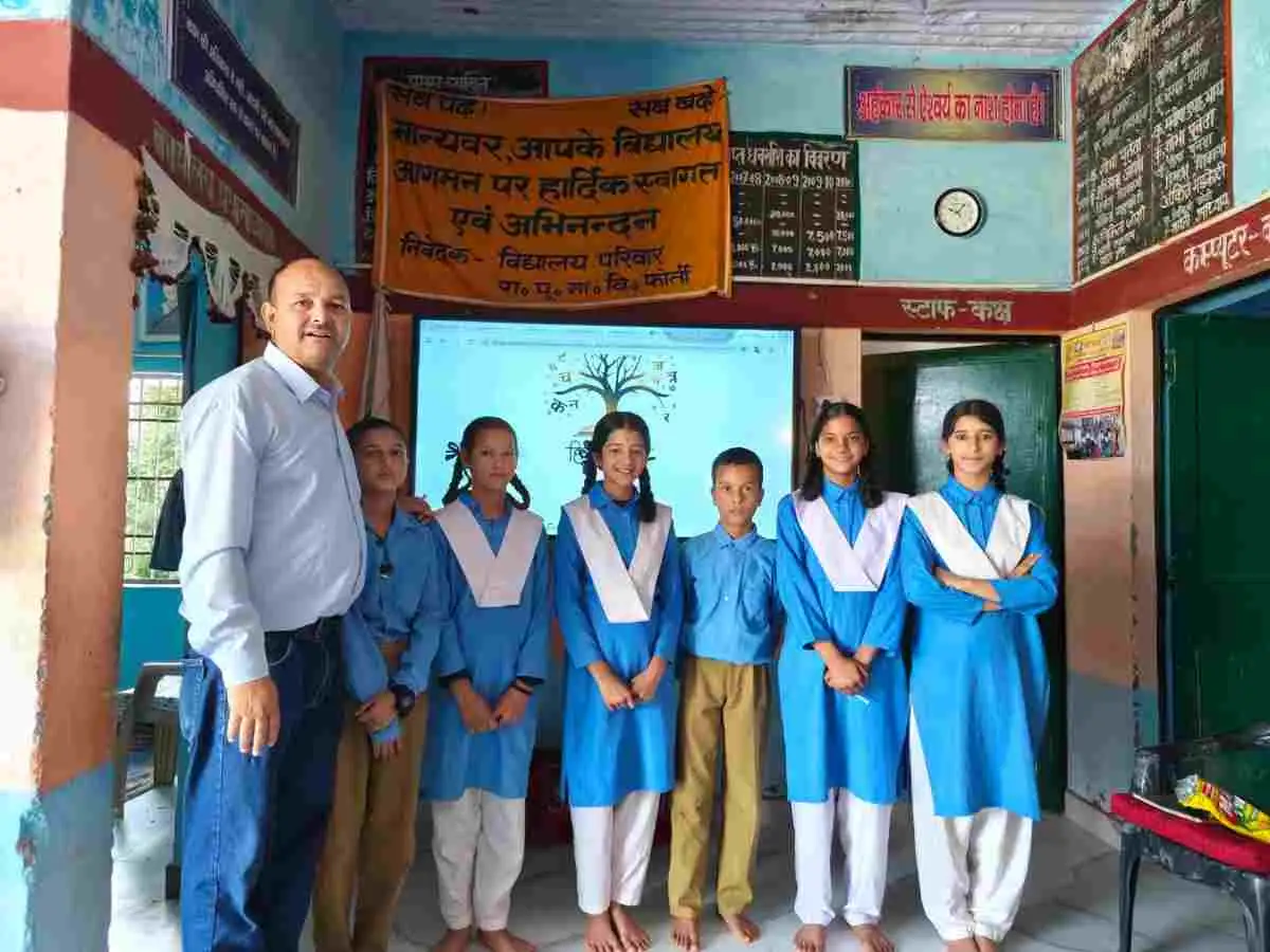 लोहाघाट:राष्ट्रीय हिंदी दिवस पर सुलेख एवं श्रुतलेख प्रतियोगिता आयोजित