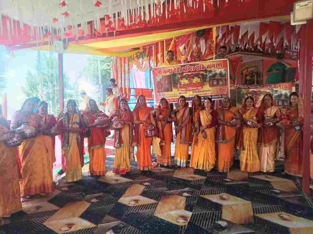 बाराकोट:  रेगडु में दुर्गा अष्टमी के व्रत पर महिलाओं द्वारा निकाली गई कलश यात्रा ।