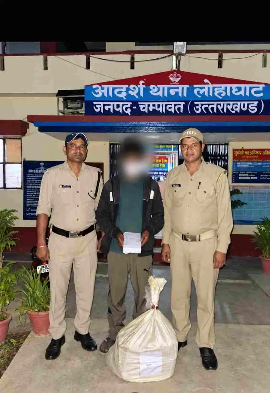 लोहाघाट:अवैध शराब तस्करी पर लोहाघाट पुलिस की कार्यवाही 96 पाउच माल्टा शराब के साथ एक गिरफ्तार
