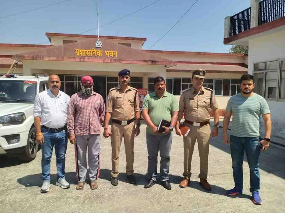 चंपावत:कुमाऊं का शातिर नशा तस्कर मांग सिंह उर्फ मंगू रामपुर से गिरफ्तार पुलिस की बड़ी कामयाबी 