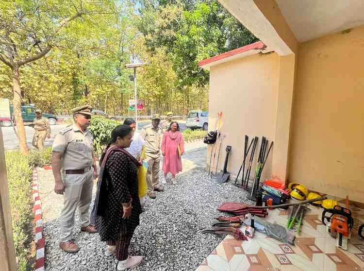 चंपावत:वनों को आग से बचाना वन विभाग के लिए किसी  युद्ध से नहीं है कम।- वन संरक्षक