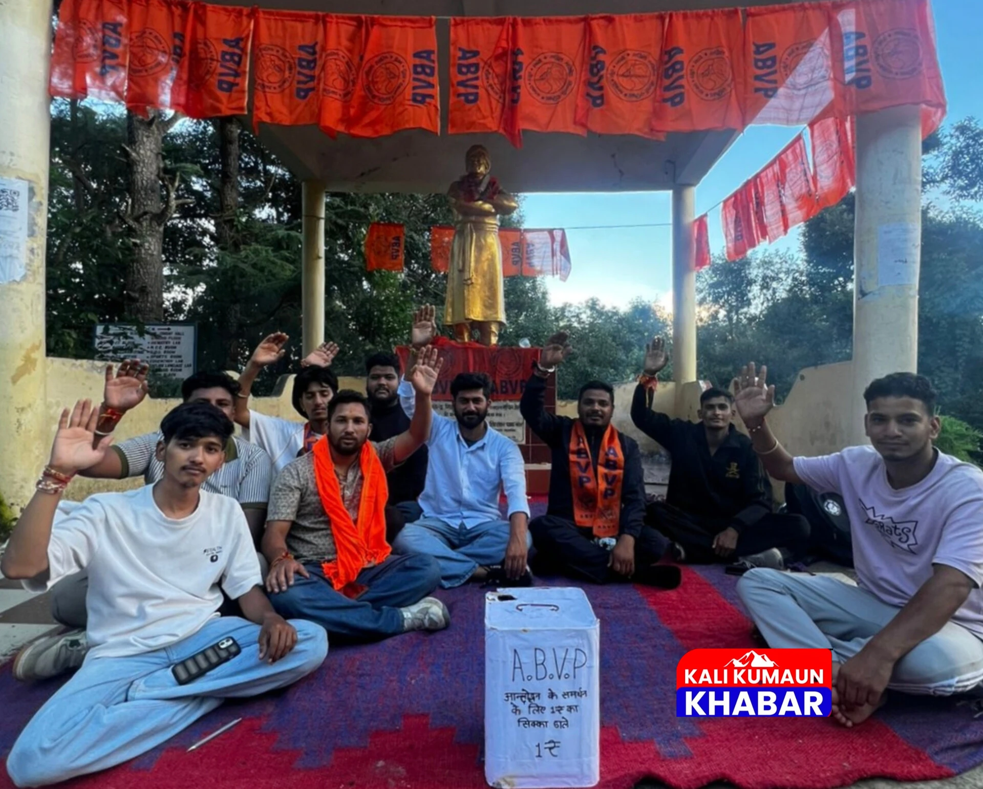 लोहाघाट:6 सूत्रीय मांगों को लेकर छात्र नेताओं का महाविद्यालय में रात्रि कालीन धरना शुरू। 