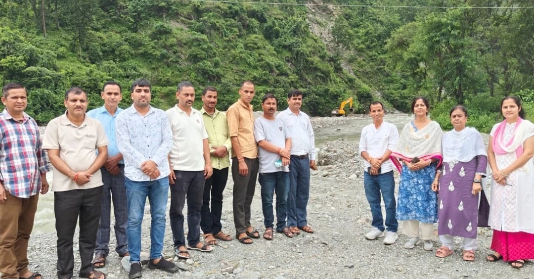 भाजपा नेता सुंदर बोहरा के प्रयास लाए रंग सीएम के निर्देश पर आपदा प्रभावित क्षेत्र अमोडी में शुरू हुआ सुरक्षात्मक कार्य 