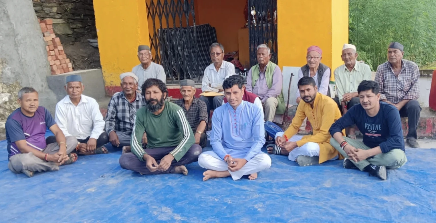 लोहाघाट:चमदेवल के जिन्डी में मां गौरा महोत्सव व सातूं आठूं मेले की तैयारी बैठक।