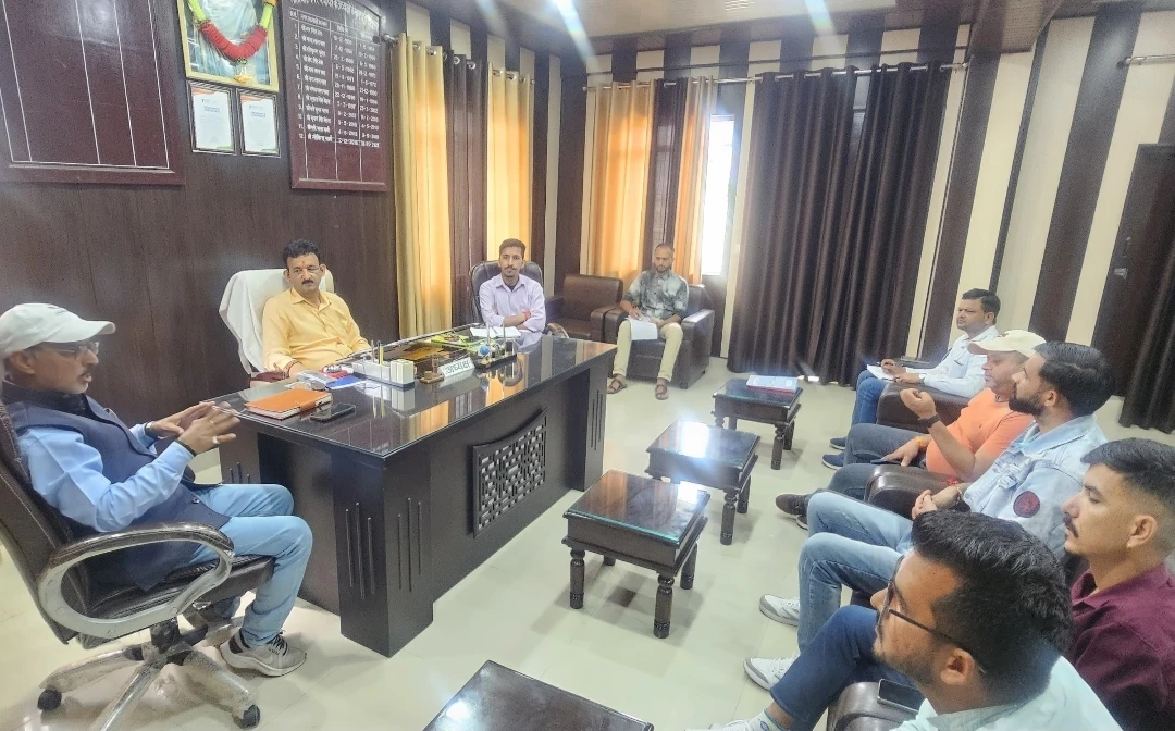 लोहाघाट नगर की पेयजल  समस्या समाधान के लिए बैठक। बरसात में पेयजल के लिए परेशान जनता। 