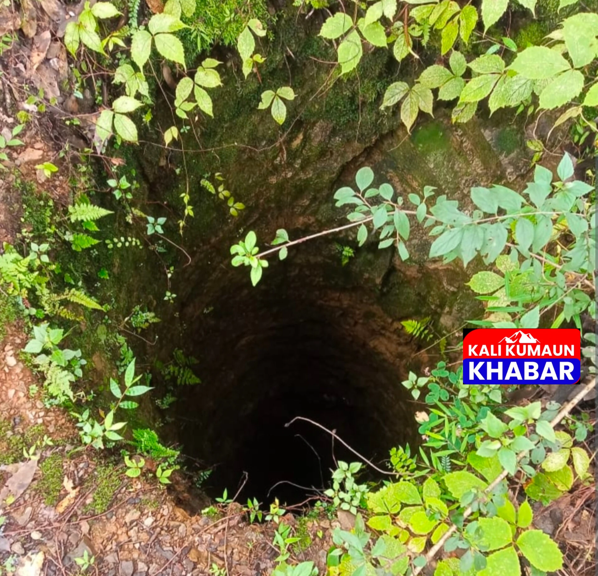 बाराकोट मे खेल मैदान के पास बना गड्ढा दुर्घटनाओं को दे रहा है दावत। हो सकता है बड़ा हादसा।