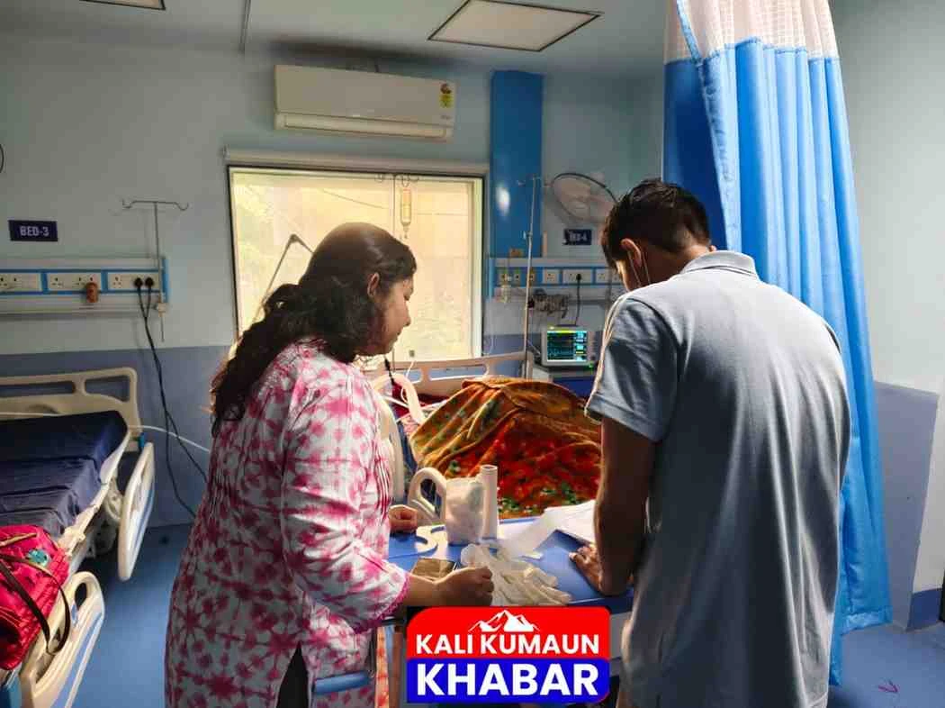  लोहाघाट उप जिला चिकित्सालय में चिकित्सा अधीक्षक के प्रयासों से गंभीर मरीजों को मिलने लगी आईसीयू की सुविधा।। 