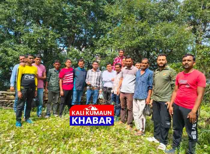 लोहाघाट विधायक अधिकारी के प्रयासों सील बरुड़ी सड़क को मिली मंजूरी सर्वे कार्य हुआ शुरू। ग्रामीणों की मांग हुई पूरी ।