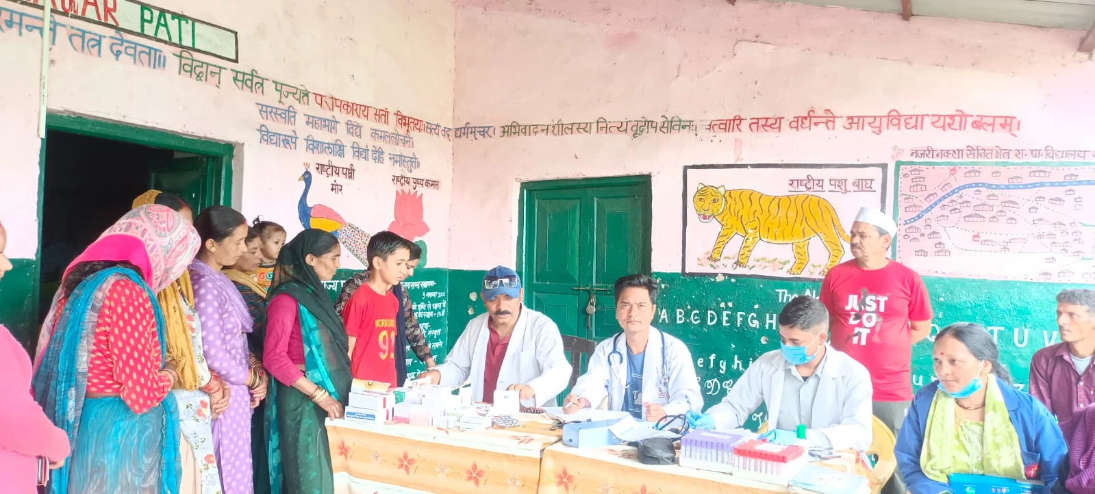 पाटी:गागर में वायरल फीवर का प्रकोप स्वास्थ्य विभाग की टीम मौके पर 102 लोगों का किया उपचार 