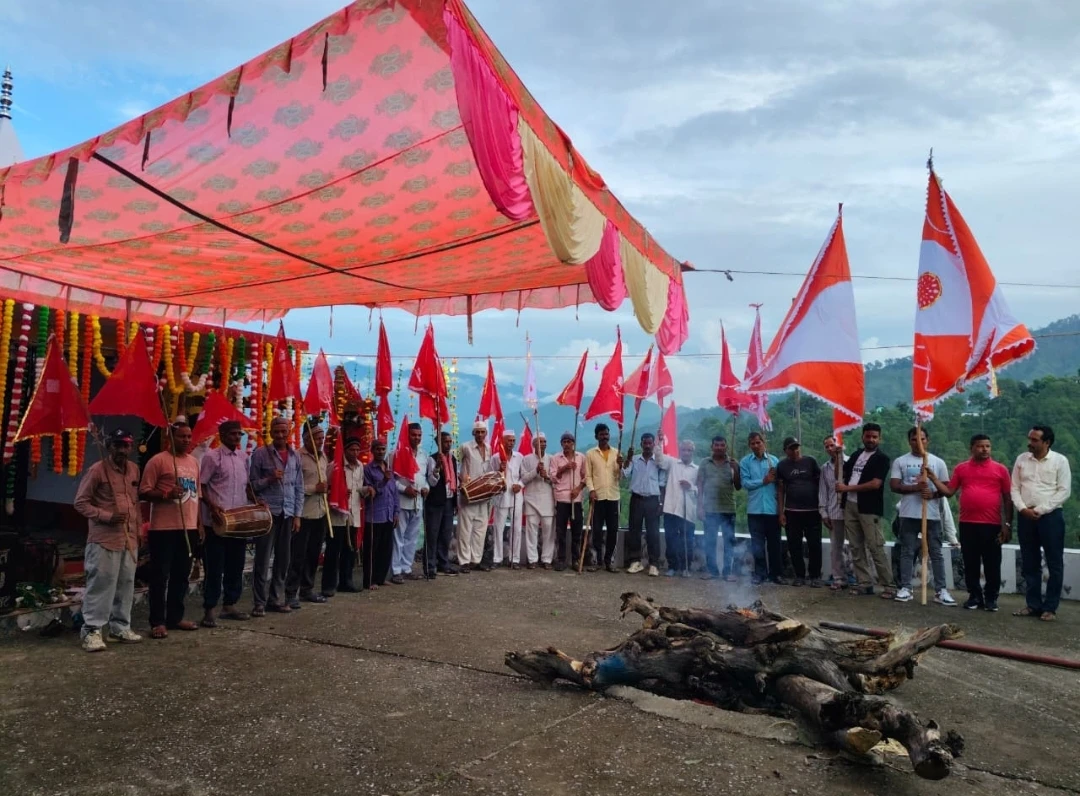 लोहाघाट :पासम में गौरा पर्व का हुआ शुभारंभ। गौरा गायन की मची धूम। बड़ी तादाद में पहुंचे प्रवासी।