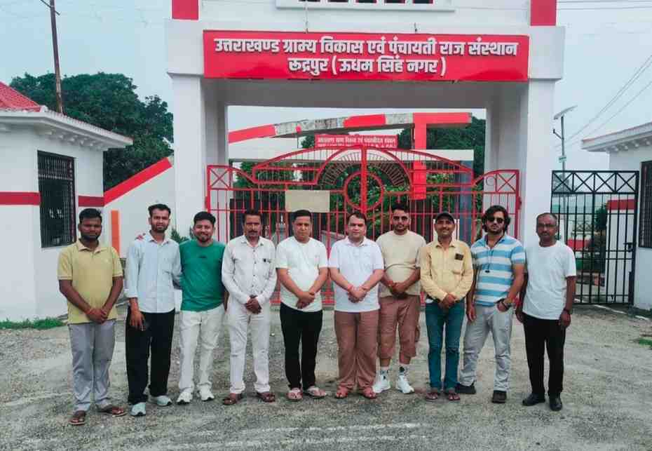 पंच सम्मेलन में प्रतिभाग करने ग्राम प्रधानों का दल वाराणसी के लिए रवाना। 