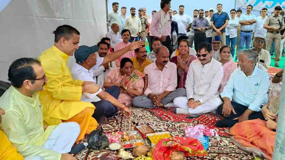 चंपावत:माँ पूर्णागिरि धाम मार्ग पर एलईडी स्ट्रीट लाइट एवं दूरस्थ तोकों के विद्युतीकरण कार्यों का  शुभारम्भ