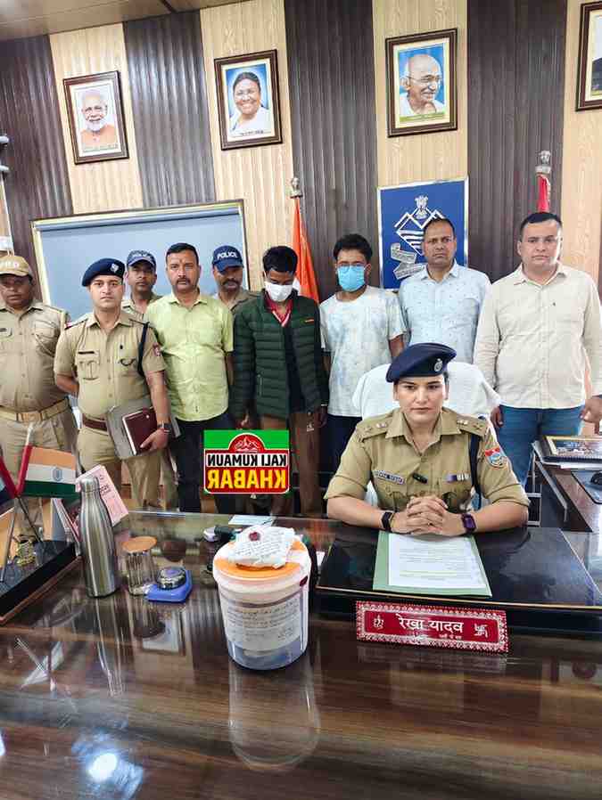 लोहाघाट में 1.490 किलो चरस के साथ लोहाघाट व चंपावत के दो युवक गिरफ्तार।