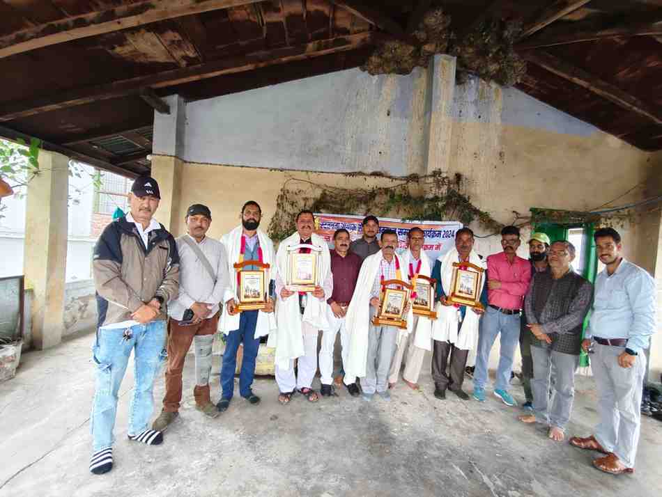 चंपावत:अगस्त क्रांति पर जिला पत्रकार संगठन ने स्वतंत्रता संग्राम सेनानियों के परिजनों को किया सम्मानित।