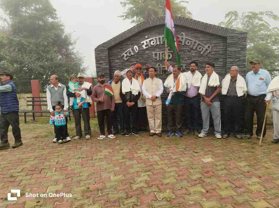 लोहाघाट:राज्य आंदोलनकारी हरगोविंद बोहरा ने खेतीखान में स्वतंत्रता संग्राम सेनानियों के परिजनों को किया सम्मानित।