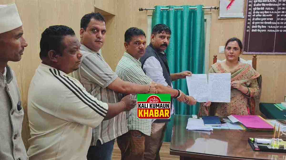 लोहाघाट:आम जनता को उपलब्ध हो पालिका की पार्किंग लोहाघाट विकास संघर्ष समिति का एसडीएम को ज्ञापन आंदोलन की चेतावनी।
