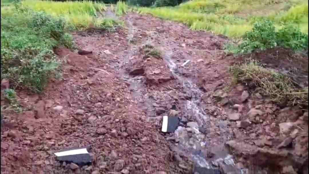 बाराकोट के तल्ली छंदा रेगडू में बारिश से खेत खलिहानों को भारी नुकसान।