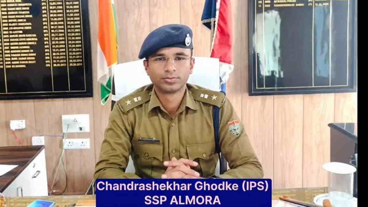 अल्मोड़ा:स्कूली बच्चों की सुरक्षा को लेकर संजय पाण्डे ने एसएसपी से की मुलाकात,