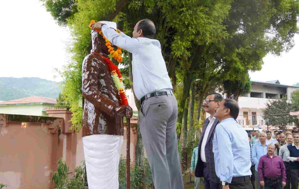 चंपावत:भारत रत्न पं. गोविंद बल्लभ पंत की 139वीं जयंती पर जिलाधिकारी ने श्रद्धांजलि अर्पित कर भावपूर्ण स्मरण किया